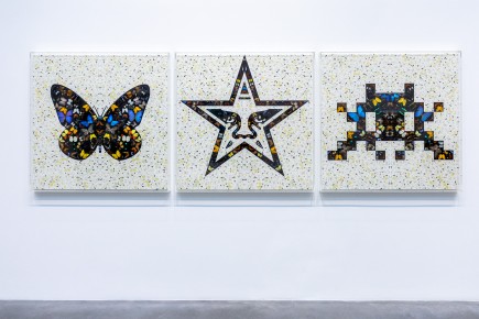 "Triple Trouble" exposition de Invader, Shepard Fairey et Damien Hirst à la Newport Street Gallery du 10 octobre 2025 au 29 mars 2026