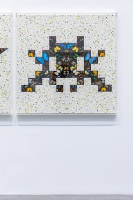 "Triple Trouble" exposition de Invader, Shepard Fairey et Damien Hirst à la Newport Street Gallery du 10 octobre 2025 au 29 mars 2026