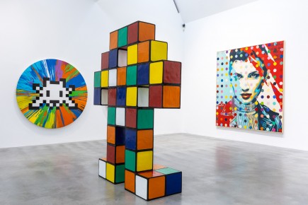 "Triple Trouble" exposition de Invader, Shepard Fairey et Damien Hirst à la Newport Street Gallery du 10 octobre 2025 au 29 mars 2026