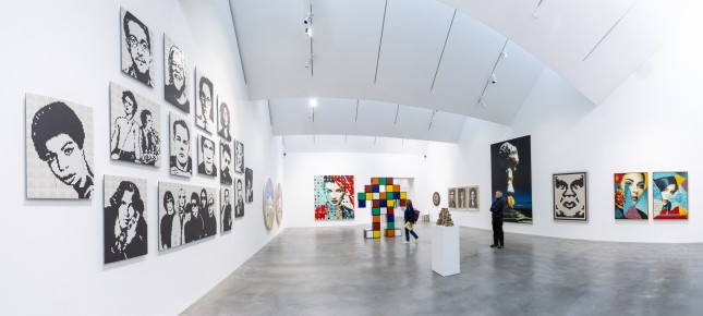 "Triple Trouble" exposition de Invader, Shepard Fairey et Damien Hirst à la Newport Street Gallery du 10 octobre 2025 au 29 mars 2026