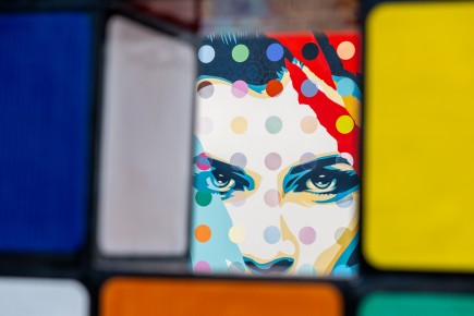 "Triple Trouble" exposition de Invader, Shepard Fairey et Damien Hirst à la Newport Street Gallery du 10 octobre 2025 au 29 mars 2026