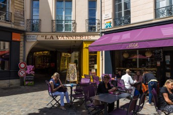 VERSAILLES /// 20 pts