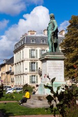 VERSAILLES /// 20 pts