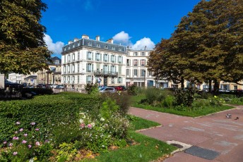 VERSAILLES /// 20 pts