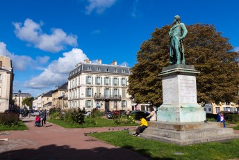 VERSAILLES /// 20 pts