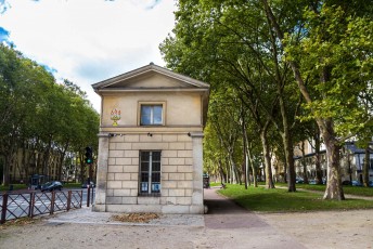 VERSAILLES /// 30 pts