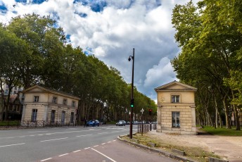 VERSAILLES /// 30 pts