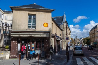 VERSAILLES /// 30 pts