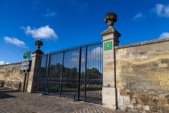 VERSAILLES /// 30 pts