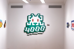 "4000" exposition de Space Invader à la galerie Over the Influence