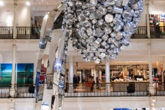 "Sangam" exposition de Subodh Gupta pour Le Bon Marché