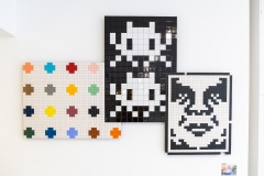 "Triple Trouble" exposition de Invader, Shepard Fairey et Damien Hirst à la Newport Street Gallery