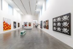 "Triple Trouble" exposition de Invader, Shepard Fairey et Damien Hirst à la Newport Street Gallery