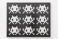 "Triple Trouble" exposition de Invader, Shepard Fairey et Damien Hirst à la Newport Street Gallery