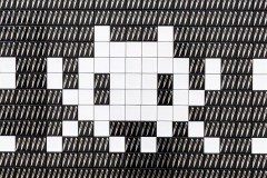 "Triple Trouble" exposition de Invader, Shepard Fairey et Damien Hirst à la Newport Street Gallery