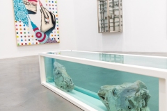 "Triple Trouble" exposition de Invader, Shepard Fairey et Damien Hirst à la Newport Street Gallery