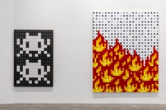 "Triple Trouble" exposition de Invader, Shepard Fairey et Damien Hirst à la Newport Street Gallery