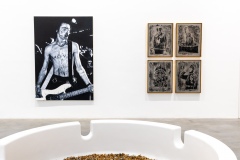 "Triple Trouble" exposition de Invader, Shepard Fairey et Damien Hirst à la Newport Street Gallery