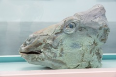 "Triple Trouble" exposition de Invader, Shepard Fairey et Damien Hirst à la Newport Street Gallery