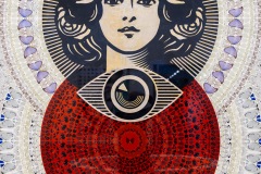 "Triple Trouble" exposition de Invader, Shepard Fairey et Damien Hirst à la Newport Street Gallery