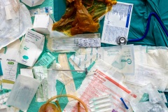 "Triple Trouble" exposition de Invader, Shepard Fairey et Damien Hirst à la Newport Street Gallery