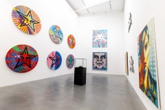 "Triple Trouble" exposition de Invader, Shepard Fairey et Damien Hirst à la Newport Street Gallery