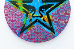 "Triple Trouble" exposition de Invader, Shepard Fairey et Damien Hirst à la Newport Street Gallery