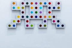 "Triple Trouble" exposition de Invader, Shepard Fairey et Damien Hirst à la Newport Street Gallery