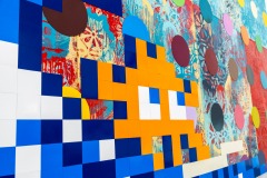 "Triple Trouble" exposition de Invader, Shepard Fairey et Damien Hirst à la Newport Street Gallery