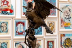 "Triple Trouble" exposition de Invader, Shepard Fairey et Damien Hirst à la Newport Street Gallery