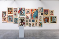 "Triple Trouble" exposition de Invader, Shepard Fairey et Damien Hirst à la Newport Street Gallery