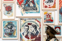 "Triple Trouble" exposition de Invader, Shepard Fairey et Damien Hirst à la Newport Street Gallery