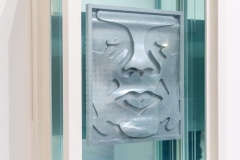 "Triple Trouble" exposition de Invader, Shepard Fairey et Damien Hirst à la Newport Street Gallery