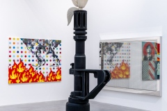 "Triple Trouble" exposition de Invader, Shepard Fairey et Damien Hirst à la Newport Street Gallery