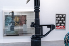 "Triple Trouble" exposition de Invader, Shepard Fairey et Damien Hirst à la Newport Street Gallery