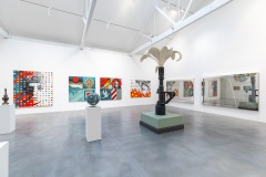 "Triple Trouble" exposition de Invader, Shepard Fairey et Damien Hirst à la Newport Street Gallery