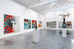 "Triple Trouble" exposition de Invader, Shepard Fairey et Damien Hirst à la Newport Street Gallery