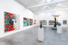 "Triple Trouble" exposition de Invader, Shepard Fairey et Damien Hirst à la Newport Street Gallery