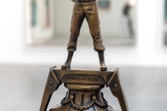 "Triple Trouble" exposition de Invader, Shepard Fairey et Damien Hirst à la Newport Street Gallery