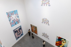 "Triple Trouble" exposition de Invader, Shepard Fairey et Damien Hirst à la Newport Street Gallery