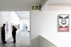 "Triple Trouble" exposition de Invader, Shepard Fairey et Damien Hirst à la Newport Street Gallery