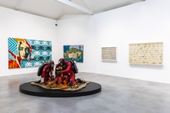 "Triple Trouble" exposition de Invader, Shepard Fairey et Damien Hirst à la Newport Street Gallery