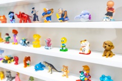 "Triple Trouble" exposition de Invader, Shepard Fairey et Damien Hirst à la Newport Street Gallery