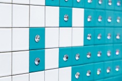 "Triple Trouble" exposition de Invader, Shepard Fairey et Damien Hirst à la Newport Street Gallery