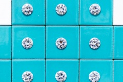 "Triple Trouble" exposition de Invader, Shepard Fairey et Damien Hirst à la Newport Street Gallery