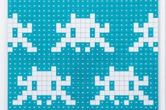 "Triple Trouble" exposition de Invader, Shepard Fairey et Damien Hirst à la Newport Street Gallery