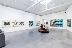 "Triple Trouble" exposition de Invader, Shepard Fairey et Damien Hirst à la Newport Street Gallery