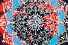 "Triple Trouble" exposition de Invader, Shepard Fairey et Damien Hirst à la Newport Street Gallery