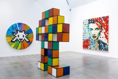 "Triple Trouble" exposition de Invader, Shepard Fairey et Damien Hirst à la Newport Street Gallery