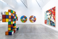 "Triple Trouble" exposition de Invader, Shepard Fairey et Damien Hirst à la Newport Street Gallery